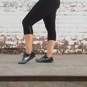 Simple Yoga capris reflective zipper pocket